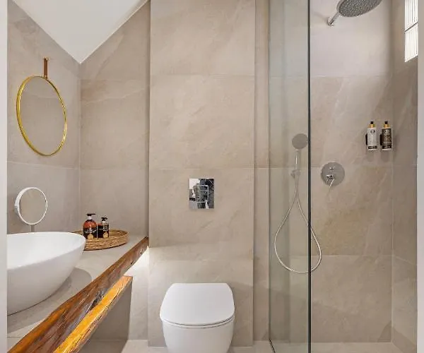 Sala Historical Luxury شقة